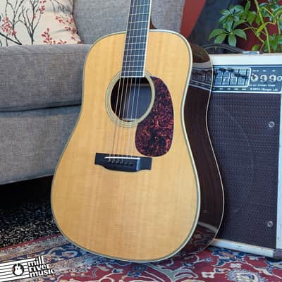 Martin HD-28LSVMartin HD-28LSV 2004 Large Soundhole - Original Hardshell Case – Used Very Good