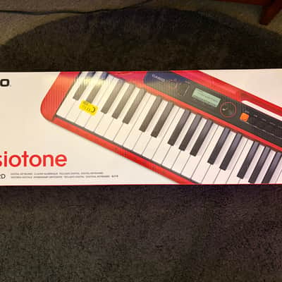 Casio CT-S200 Casiotone 61-Key Portable Keyboard 2010s - Red