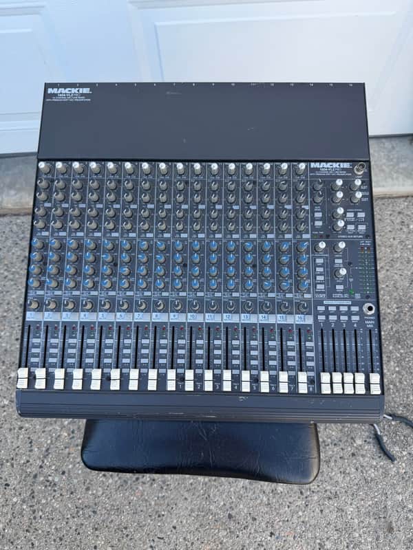 Mackie 1604VLZ image 1