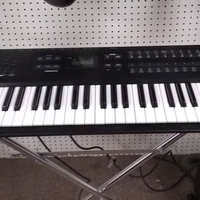 Alesis QS7 76 Key 64 Voice Expandable Synthesizer