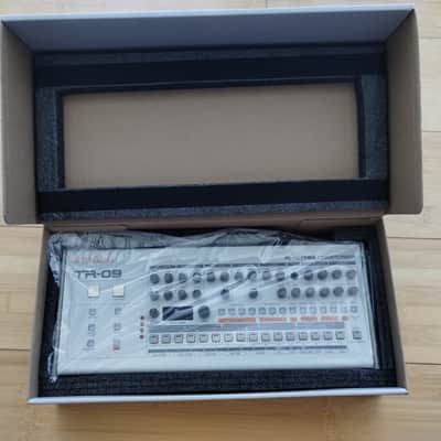 Roland TR-09 Rhythm Composer 2017 - Present - White image 2