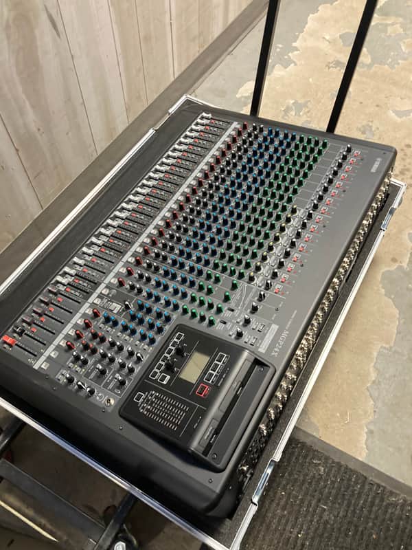 Yamaha MGP24X 24 Channel Analog Mixing Console with Case image 1