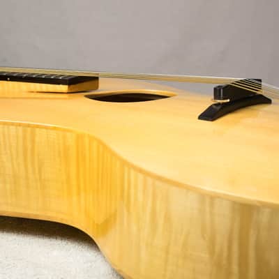 Yunzhi - Carved Oval Hole Archtop in Blonde / Natural w/ K&K Pure Archtop Pickup image 11