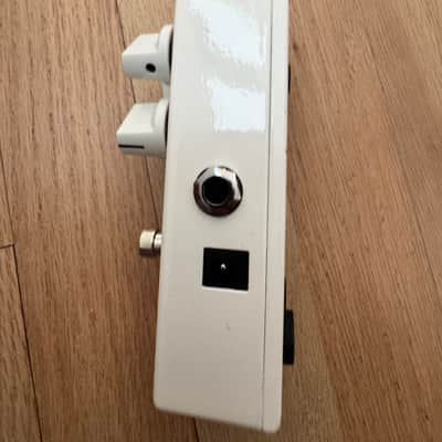Mad Professor Snow White Auto Wah with Guitar/Bass Switch 2010s - White image 4