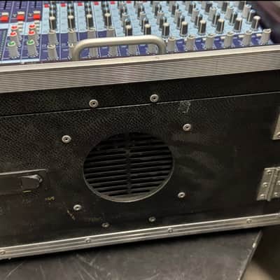 Midas Venice 160 + FLIGHTCASE 16-Channel racked in an Amptown flightcase image 16