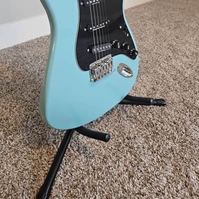 Squier Bullet Stratocaster HT W/ Seymour Duncan Pickups image 2