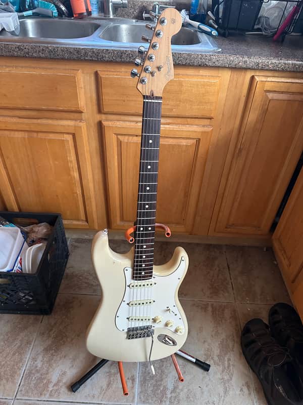 Fender Highway One Stratocaster with Rosewood Fretboard 2002 - 2005 - Honey Blonde Transparent