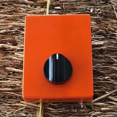 Stami's Customs - Kingfisher 4 Ohm Speaker Attenuator for Tube Amp in Orange image 3