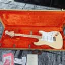 Fender Yngwie Malmsteen Artist Series Signature Stratocaster with Maple Fretboard 2007 - Present - Vintage White