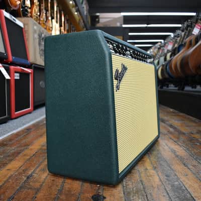 Fender Limited Run '65 Deluxe Reverb 22-watt 1 x 12-inch Combo Amplifier British Racing Green image 2