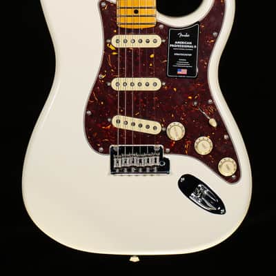 Fender American Professional II Stratocaster Maple Fingerboard Olympic White (732) image 3