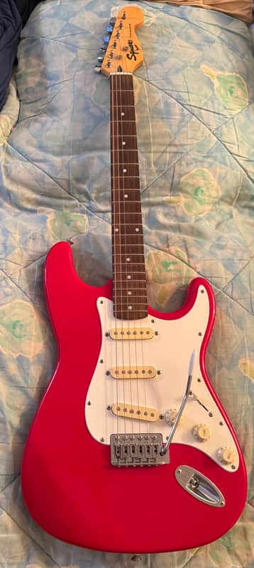 Fender Squier Strat 2000's image 1