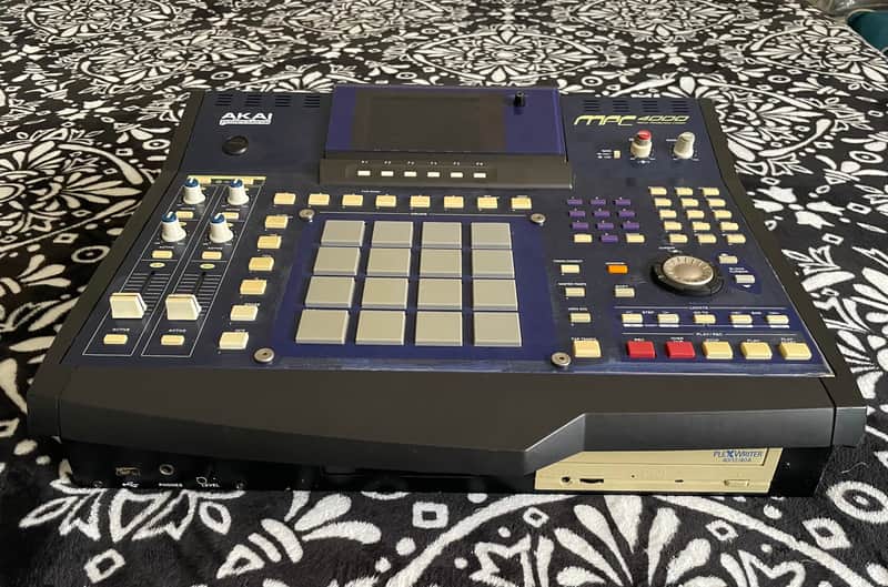 Akai MPC4000 (Not Working)! For parts only! image 1