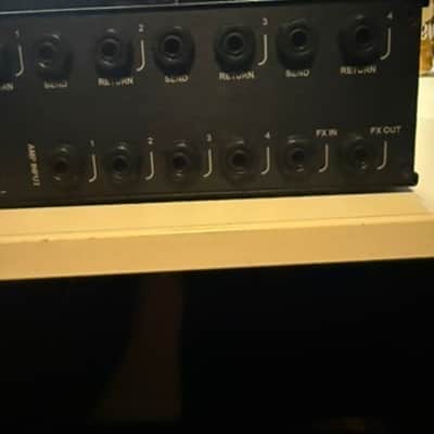 de Lisle Amp-Speaker Selector 4×4 Pro Plus 2020's - Black image 9