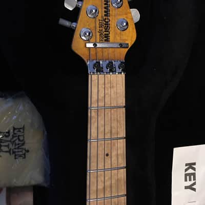 Music Man  Axis image 3