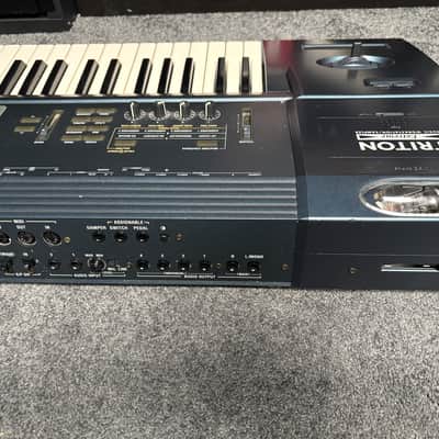 Korg Triton Extreme 61-Key 120-Voice Polyphonic Workstation 2005 - 2009 - Black image 10