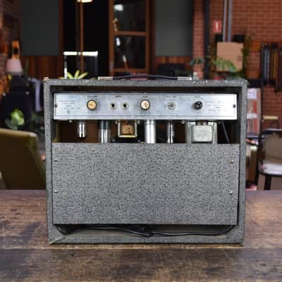 Silvertone Model 1481 5-Watt 1x8 Guitar Combo 1960s - Gray image 3