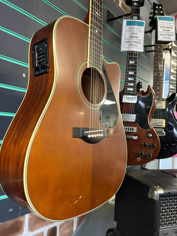 Yamaha LW-15C Natural Satin Electro Acoustic Guitar | Reverb