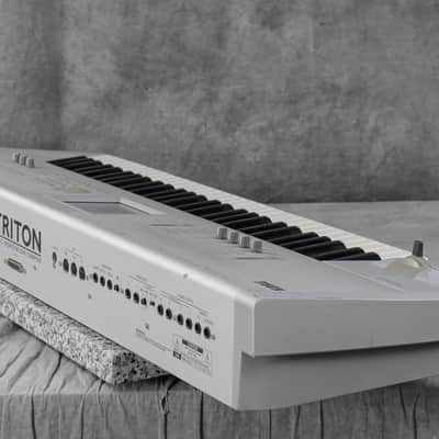 KORG TRITON 61-Key Music Workstation Synthesizer in Very Good condition image 18