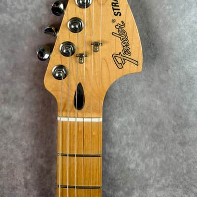 Fender Deluxe Players Stratocaster with Maple Fretboard 2017 - Sapphire Blue Transparent image 3