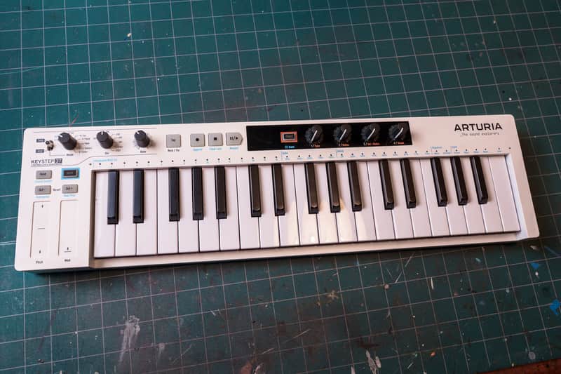 Arturia KeyStep 37 MIDI Controller v1 - White image 1