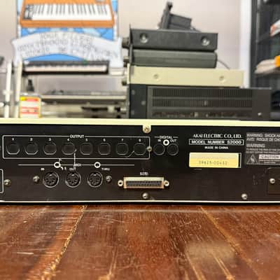 Akai S2000 MIDI Stereo Digital Sampler 1995 - White image 2
