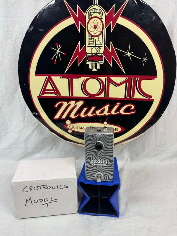 Crotonics Model T Distortion Pedal with Box image 1