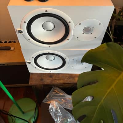 Yamaha HS8 8" Powered Studio Monitor (Pair) 2015 - Present - White image 11