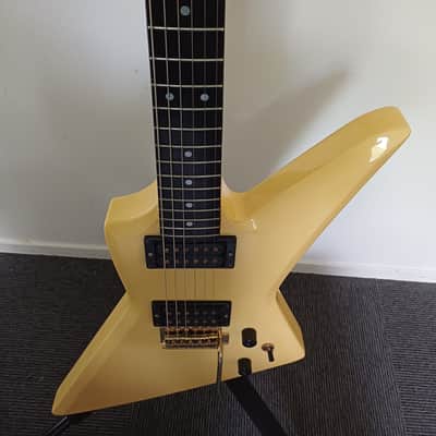 Aria Pro II ZZ Deluxe 1983 Explorer Type Cream White Original soft case image 24