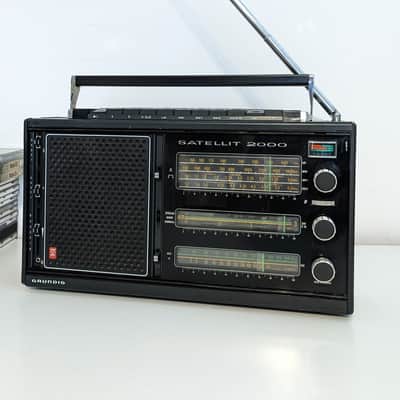 Grundig Satellit 2000 Transistor Radio (1973-75) - Serviced - 110V/220V & Battery Operated - World Receiver image 2