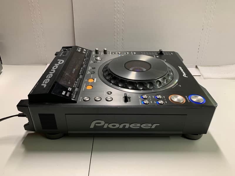 Pioneer DVJ-X1 DVD/MP3/CD Turntable PRO DJ plays CD's and DVD's