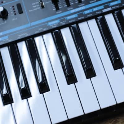 Novation Bass Station II Paraphonic Analogue Synthesizer 25-Note Keyboard w/Box image 10