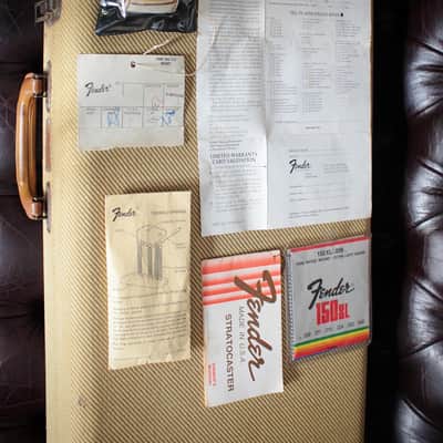 Fender Stratocaster Collectors Edition 1982 - GOLD image 8