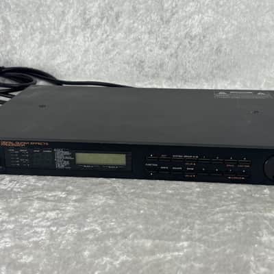 Roland GP-16 Digital Guitar Effects Processor unit