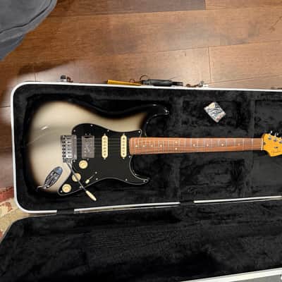 Fender Player Plus Stratocaster HSS with Pau Ferro Fretboard 2021 - Present - Silverburst image 5