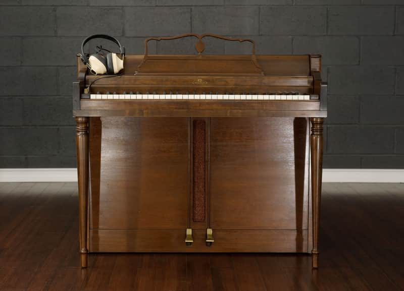 Wurlitzer 720 Electronic Piano with Vibrato in Walnut | Reverb