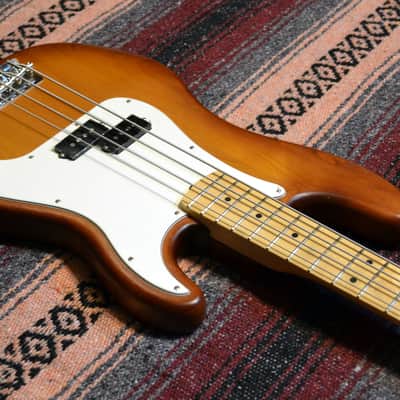 Fender American Special Precision Bass 2012 Honeyburst with Hardcase image 4