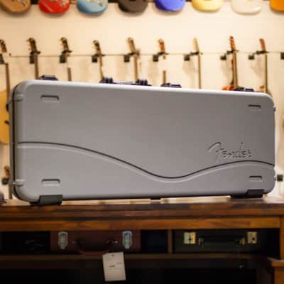 Fender Deluxe Molded Strat/Tele Hardshell Case Silver/Blue image 1