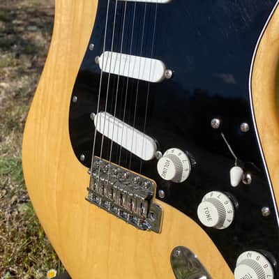Fender Classic Series 70s Stratocaster-Lace Sensors-with Hardcase image 4