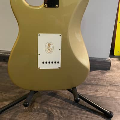 Fender Stratocaster 50th Anniversary 2004 - Gold image 8