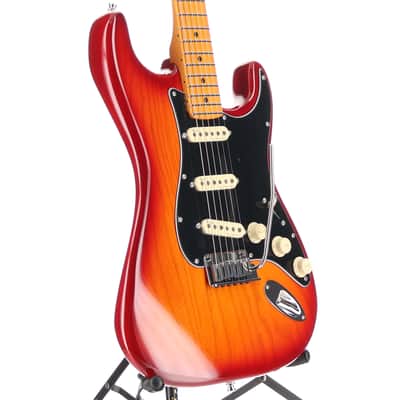 Fender Certified Pre-Owned American Ultra Luxe Stratocaster, Maple Fingerboard, Plasma Red Burst (J5) (03656) image 3