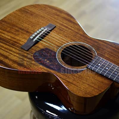 Guild Westerly M-120 Concert Natural All Solid Acoustic Guitar & Deluxe Gig Bag image 3