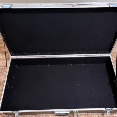 Roadie flight case Custom 2021 - Silver and green image 8