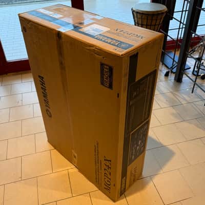 Yamaha MGP24X 24 Channel Analog Mixing Console 2017 - Present - Black image 2