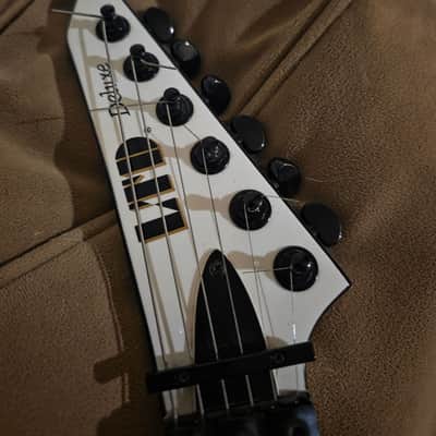 ESP LTD M-1000 Deluxe 2013 - Gloss White image 4