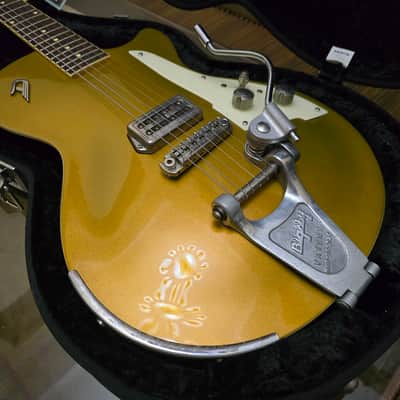 Duesenberg Senior 52 Toaster Version - Goldtop with Bigsby image 3