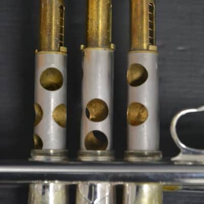 Trompeta Sib Bach Stradivarius 37 Corporation en muy buen estado image 9