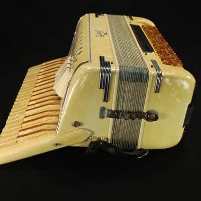 LIRA Model 10 Piano Accordion 41 Collectors Grade image 2