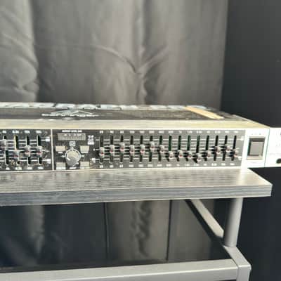 Behringer Ultragraph Pro FBQ1502HD 15-Band Stereo Graphic EQ image 2
