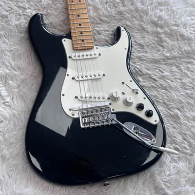 Fender Standard Roland Ready Stratocaster 2006 - 2012 - Black image 2